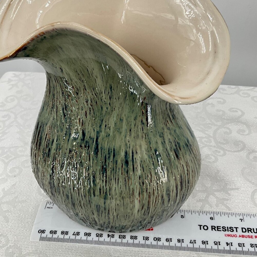 Handcrafted Ceramic Vase With Unique Ruffled Edge - Picture 6 of 8